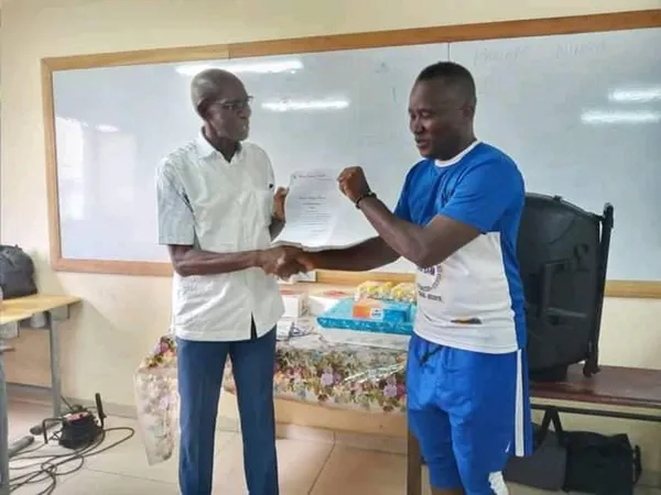 Le Magnific obtient son diplôme d’entraîneur de football