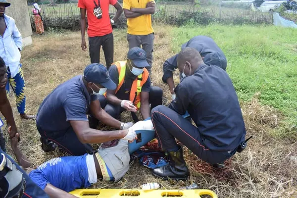 Côte d’Ivoire: pour un téléphone, 6 jeunes tentent de brûler vif leur ami