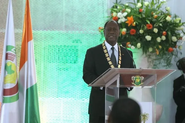 La Constitution ivoirienne fait-elle  obligation à Ouattara de prêter serment en même temps que le vice-président ?