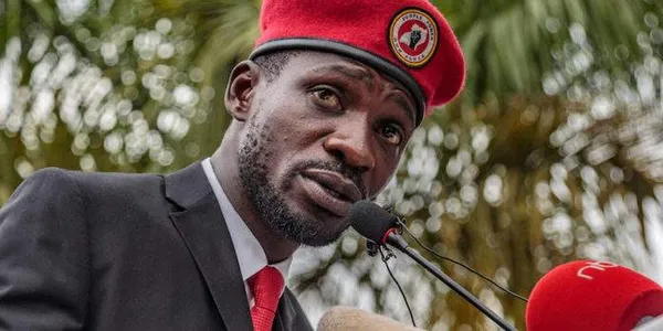Assignation à résidence de Bobi Wine : l’opposition ougandaise réclame la levée