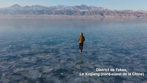 Chine : paysage spectaculaire de glace bleue aperçu dans un réservoir du Xinjiang – Actualités 10/01/2021