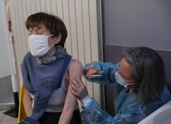 COVID-19 : la France détecte entre « 200 et 300 » nouveaux cas du variant apparu en Angleterre par jour (ministre de la Santé) – Actualités 19/01/2021