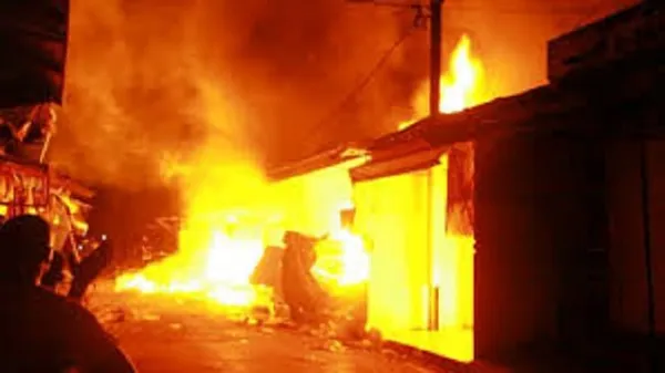 Incendie à Dimbokro : une boulangerie et deux entrepôts partent en fumée