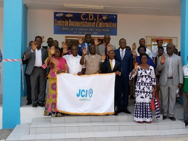 Agboville : la Jeune Chambre internationale équipe la bibliothèque des Lycées 1 et 2