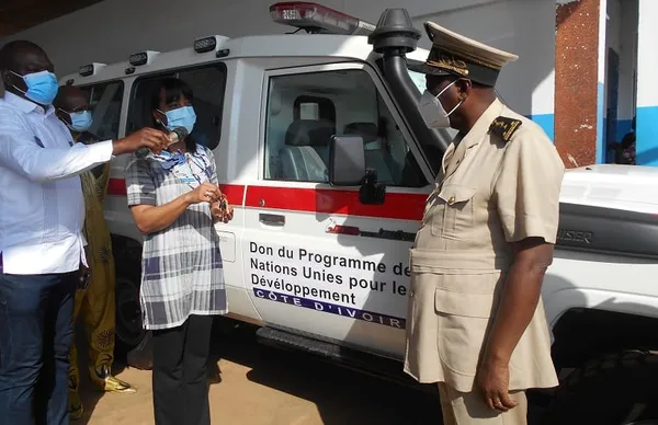 Hôpital général de Dikodougou : le PNUD offre une ambulance
