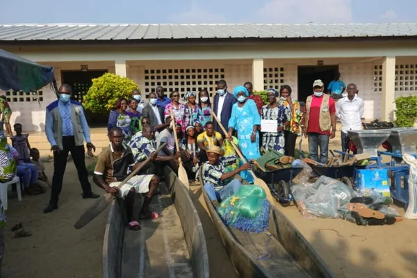 Tiapoum : un appui en matériel à deux groupements de producteurs
