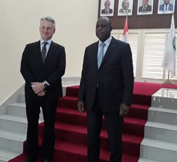 Présentation de la copie figurée des lettres de créances du nouvel ambassadeur du Canada au ministre des Affaires étrangères – Actualité ivoirienne 15/01/2021