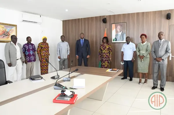 Le Cénacle des journalistes séniors chez Sidi Touré