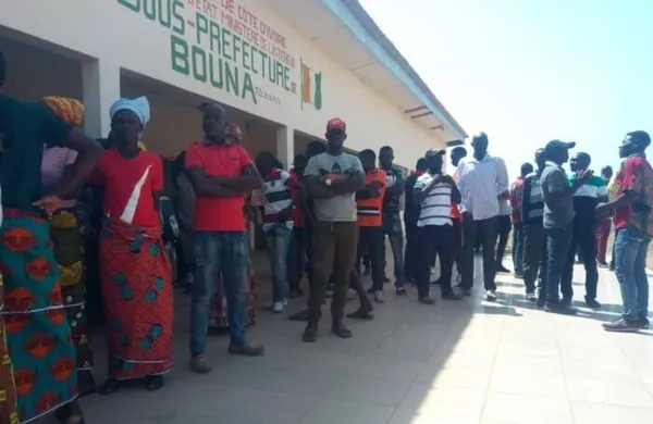Législatives 2021 à Bouna: des jeunes du RHDP protestent