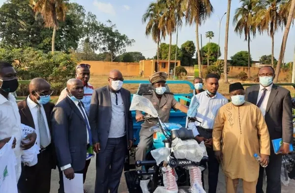 Daloa : quarante-cinq tricycles remis à des artisans