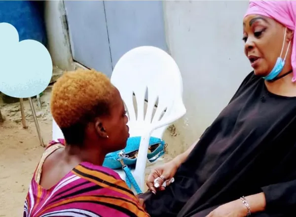 Tina Glamour craque: “C’est l’argent de mon art là qui a maintenu ma fille à l’Hôpital”