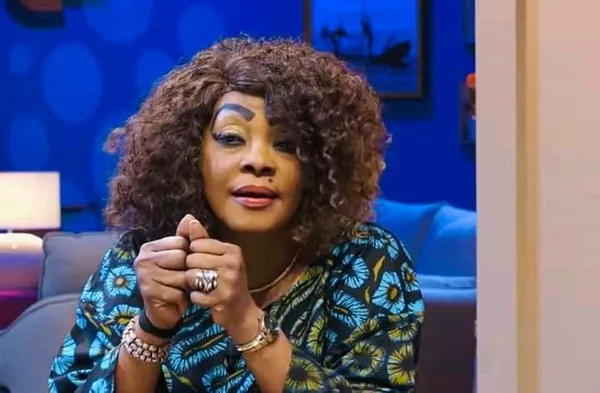 Tina Glamour répond à Olopatcha : « mon fils Arafat ne t’a jamais demandé d’établir les extraits de ses enfants »