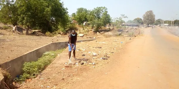 Des volontaires nettoient des dépôts sauvages d’ordures à Séguéla – Actualité ivoirienne 08/02/2021