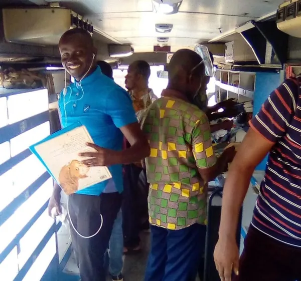 Bibliobus à Bonon : le goût de la lecture chez les élèves