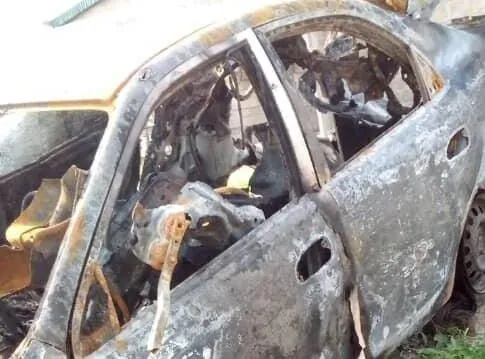 Adzopé : un taxi roulant au gaz butane entièrement brûlé