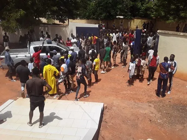 Le commissariat d’Odienné assailli par des jeunes