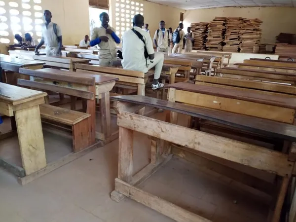 Lycée moderne de Vavoua : le Rotary remet 200 tables-bancs