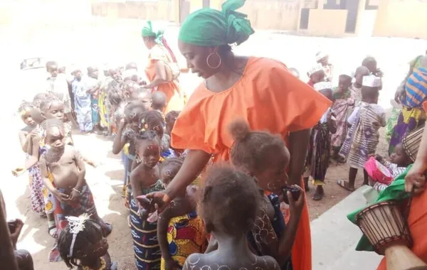Celebration du mardi gras avec les élèves de la maternelle de Gbéléban