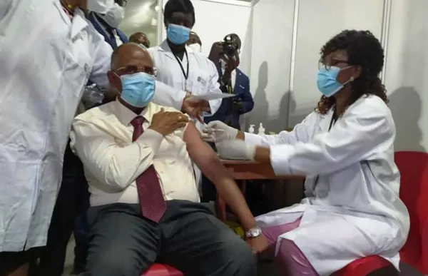 La Côte d’Ivoire lance sa campagne de vaccination contre COVID-19