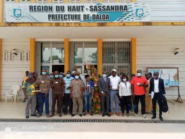 Des commerçants de Daloa reçoivent leurs cartes professionnelles – Actualité ivoirienne 05/03/2021