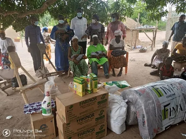 Dimbokro : Ly Ramata offre des vivres et non-vivres à des quadruplets