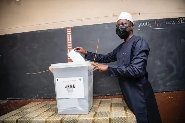 Législatives 2021: Le ministre Amadou Koné a voté au groupe scolaire Walèbo au quartier à Beaufort – Actualité ivoirienne 06/03/2021