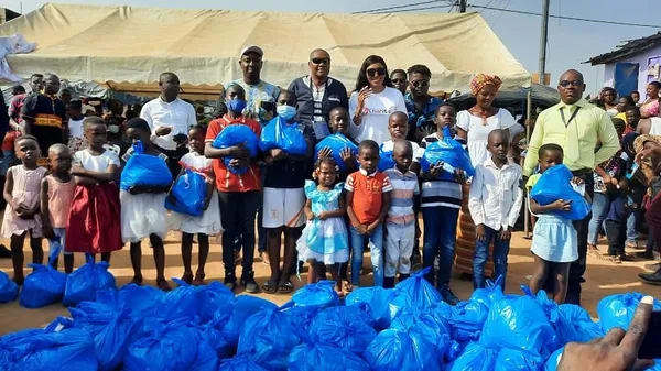 Côte d’Ivoire : une fondation offre des vivres à des familles