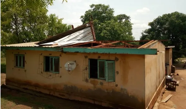 Oumé : des maisons décoiffées par une tornade