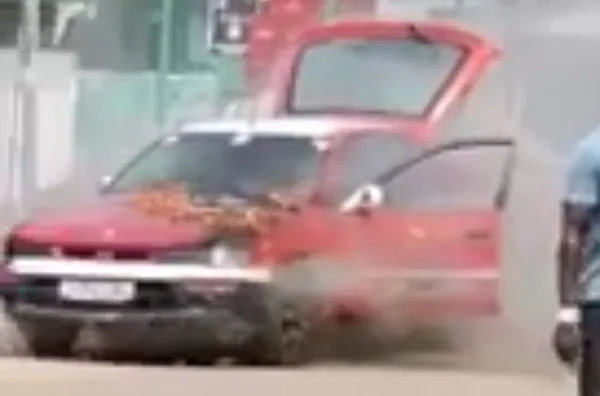 Dimbokro : un taxi communal part en feu