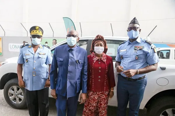 Côte d’Ivoire : La Fondation Lonaci remet cinq véhicules au Service civique
