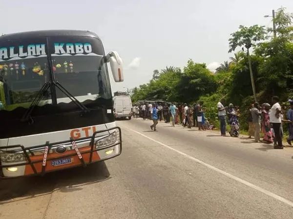 Accident à Abengourou entre un car GTI et un Masa : des victimes signalées