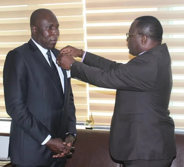 Côte d’Ivoire : l’ambassadeur Adama Dosso fait officier de l’ordre du mérite sportif