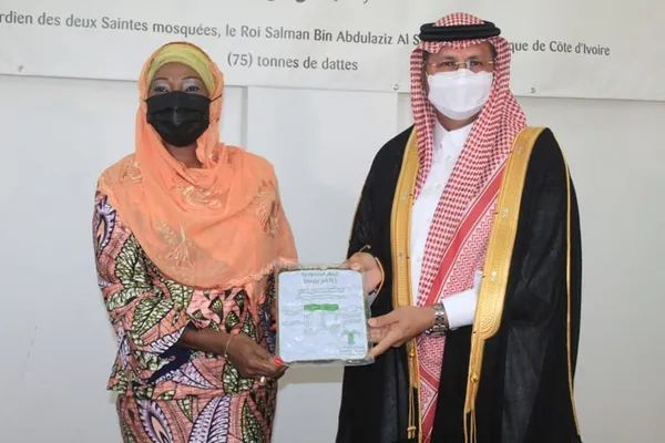 Ramadan 2021 : Kandia Camara réceptionne 75 tonnes de dattes de l’Arabie Saoudite