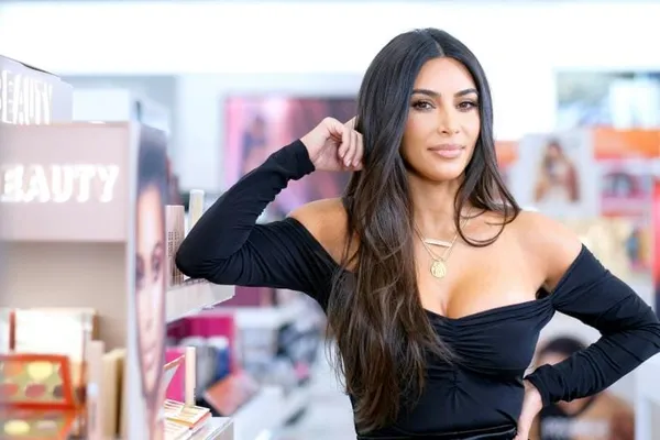 Kim Kardashian nouvelle milliardaire : sa fortune estimée désormais à plus d’un milliard de dollars