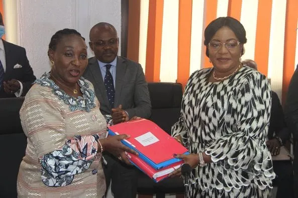 Passation des charges entre Raymonde Goudou et Harlette Kouamé N’Guessan