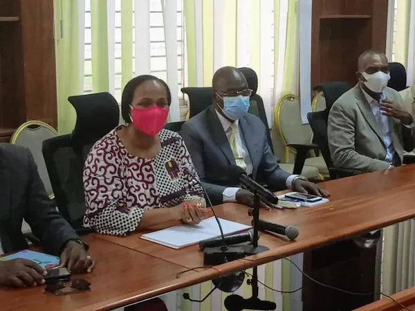 Yasmina Ouégnin rencontre les femmes du PDCI