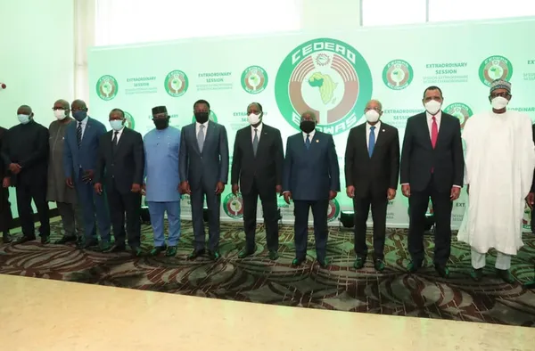 Les chefs d’État africains suspendent le Mali de la CEDEAO