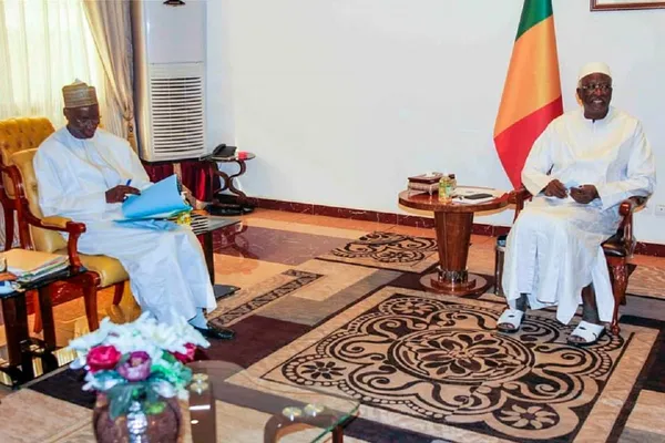 Nouveau coup d’État au Mali : le président de la transition et son 1er ministre arrêtés