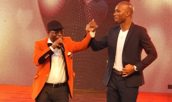 Fête des mères 2021 : Drogba fait le « show » avec les mamans, des images