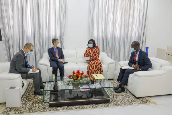 Enseignement numérique en Côte d’Ivoire : Mariatou Koné discute avec l’Ambassadeur de Chine à Abidjan