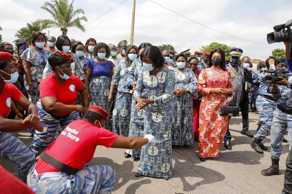 Fête des mères : Mariatou Koné aux épouses de gendarmes, « nous ne devons pas être des complices de nos enfants, seul le travail paie »