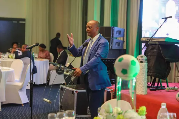 Revue de la presse ivoirienne ce 4 mai 2021 : Patrice Motsepe à Abidjan