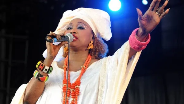 Oumou Sangaré après le retrait de la France du Mali : « Je suis inquiète »