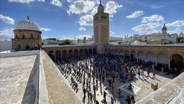 Ramadan en Tunisie : confinement total d’une semaine