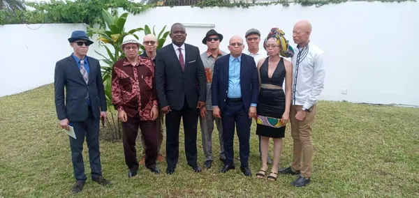 Les Albinos assiègent le bureau de Vincent Toh Bi Irié