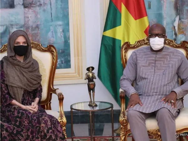 Angelina Jolie au Burkina aux côtés des réfugiés maliens