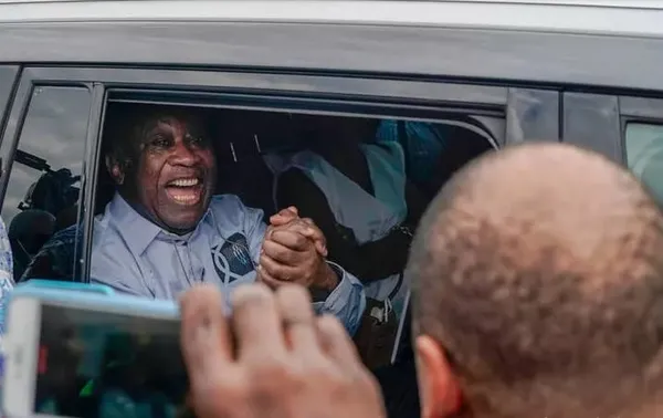 Gbagbo rentré « contre vents et marées »