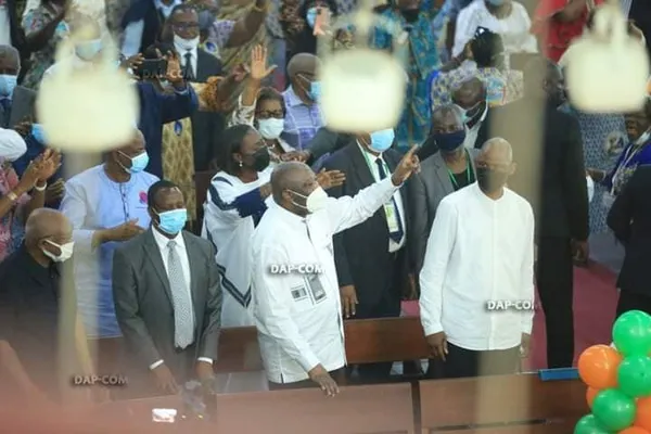 Gbagbo prie ce 17 juillet 2021 à la cathédrale Saint-Paul à Abidjan