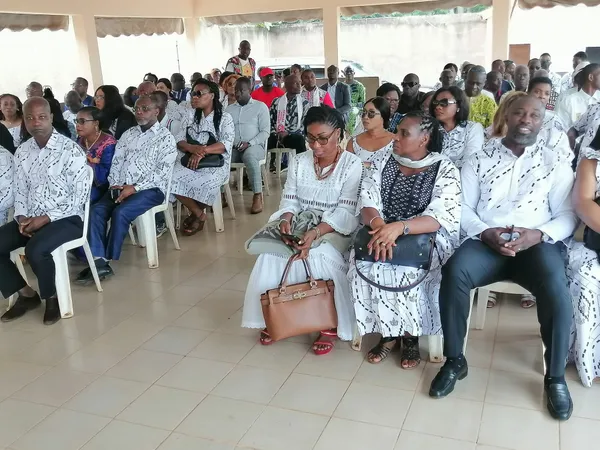 Revenu d’exile, Stéphane Kipré pleure son père décédé le 7 Juin 2015 à Abidjan