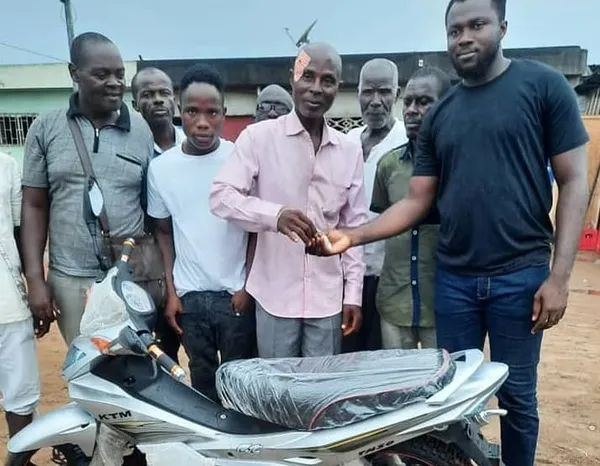 Le Doyen Firmin, le Gor, battu à Abobo à une nouvelle moto : des images